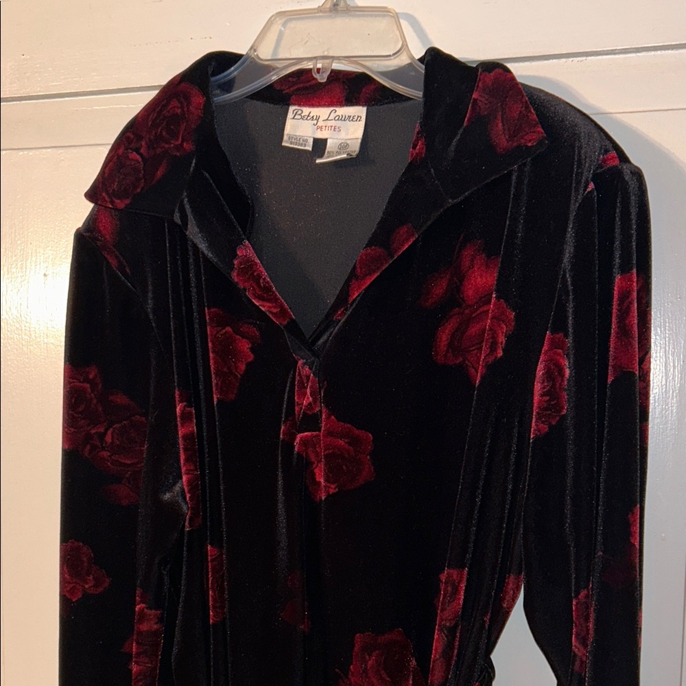 Women’s Velvet Tunic Black & Red Roses 10 Dark Romantic Valentines Floral